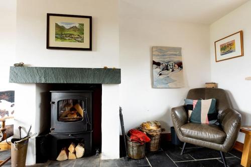 HIGH TREES BYRE - Two bed Cottage with Log Burner & Incredible Views