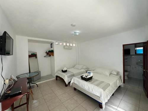 1 double bed, 1 twin bed
