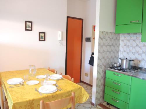 Two-Bedroom Apartment image 6