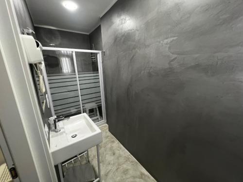 Classic Triple Room image 2