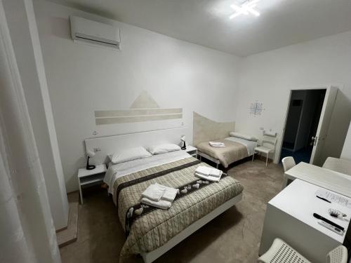 Classic Triple Room image 1
