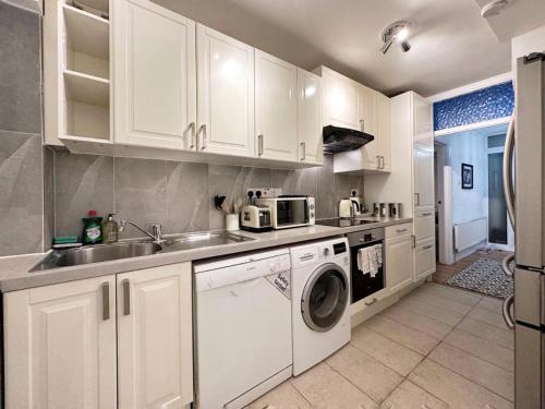 Charming 3-bedroom family home - image 8