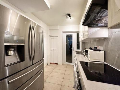 Charming 3-bedroom family home - image 9
