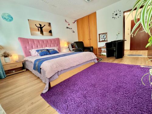 Stylish, Cozy & Quiet Apartment with one and half rooms in District 1 - Tap to explore photos