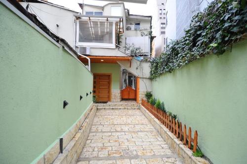 Near Center Apartments 1 - image 2