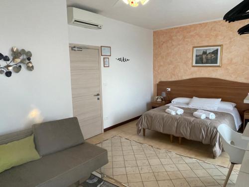 Comfort Triple Room image 7