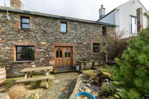 HIGH TREES BYRE - Two bed Cottage with Log Burner & Incredible Views