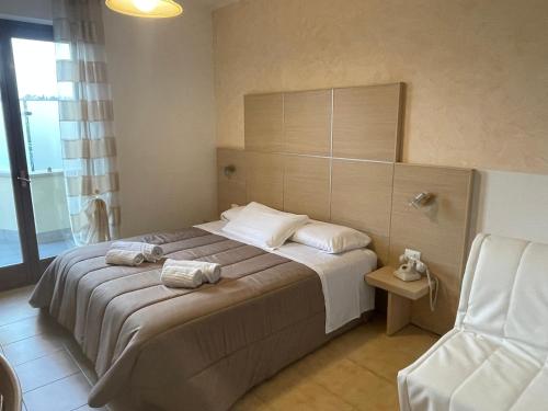 Double Room image 9