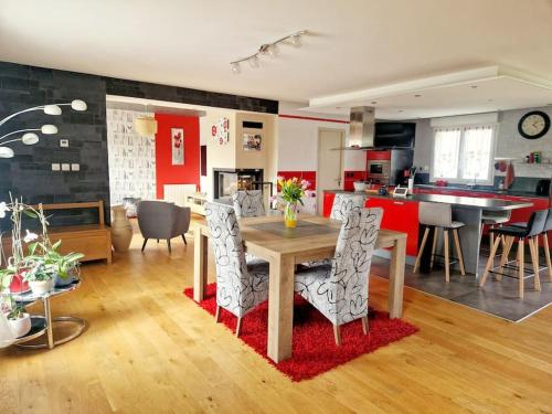 Villa Coquelicot YourHostHelper in Virandeville