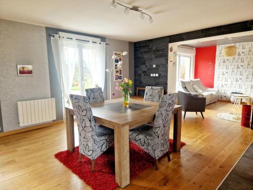 Villa Coquelicot YourHostHelper in Virandeville