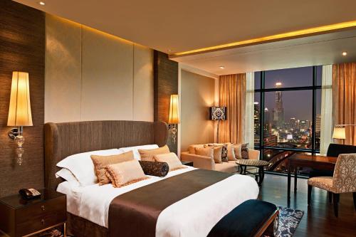Double room, deluxe, grand, city view