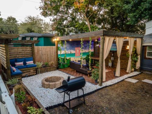 Downtown 4BR Home w Outdoor Living Has Power in Tampa, USA