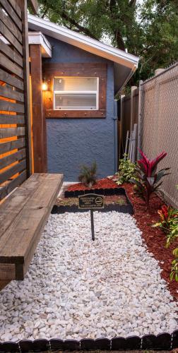 Downtown 4BR Home w Outdoor Living Has Power in Tampa, USA