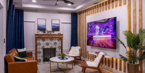 Downtown 4BR Home w Outdoor Living Has Power in Tampa, USA