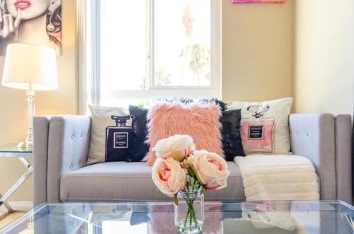 Loft apartments at Hollywood FREE parking close to Studios Universal in Los Angeles, USA