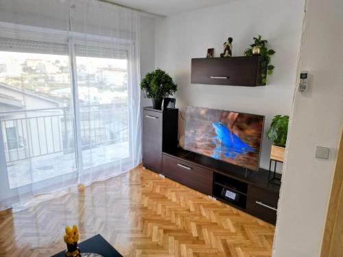 Apartment with Mountain View image 10