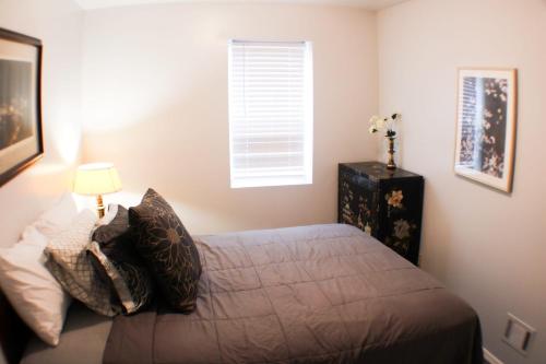 2 Bedroom East Carson Street Sanctuary in Pittsburgh, USA
