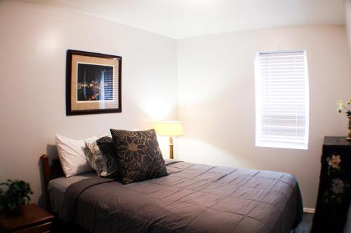 2 Bedroom East Carson Street Sanctuary in Pittsburgh, USA
