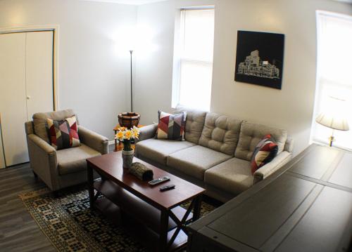 2 Bedroom East Carson Street Sanctuary in Pittsburgh, USA