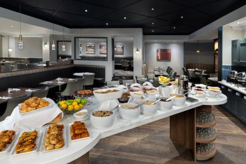 539126374 Edinburgh Marriott Hotel Holyrood