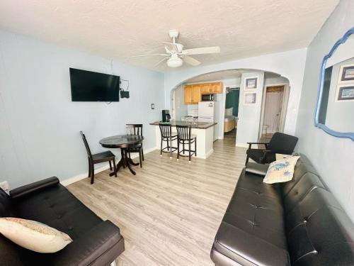 St Maurice Beach Inn - image 14