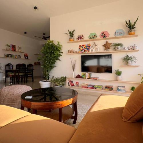 . Hazel : Minimalist Apartment
