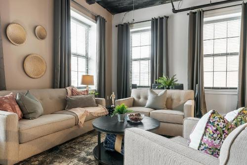 A Luxury Urban 1BR Queen Bed-Parking - Heart of Historic Germantown - Temple & LaSalle -106- Stay Long Term! in Philadelphia, USA