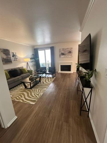 Beverly Hills City Vibe 1 br Apt w Parking 324, Los Angeles