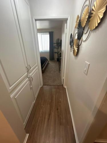 Beverly Hills City Vibe 1 br Apt w Parking 324 in Los Angeles, USA