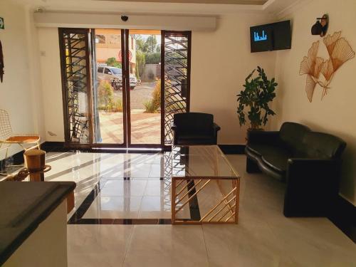 Vestabils, Comfort E Suites in Kiserian