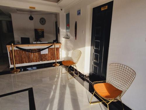 Vestabils, Comfort E Suites in Kiserian