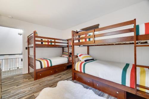 Pocono Pines Summer Retreat with Unmatched Amenities & Private Deck 3BR 2BA in Pocono Pines, USA