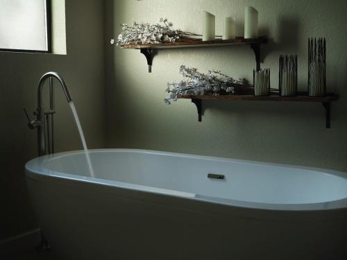 Cobalt Cabin Gateway to Grand Canyon Sedona & More in Parks