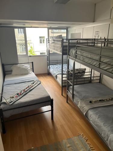 Habitación compartida, mixta, 5 personas