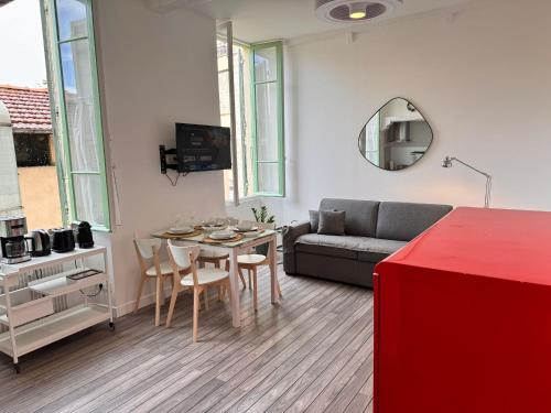Carre D'or: Very Central Calm Cozy 2BR, with Wi-Fi, Nice