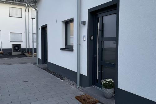 Ferienwohnung - nah an Phantasialand, Köln & Bonn - Tap to explore photos