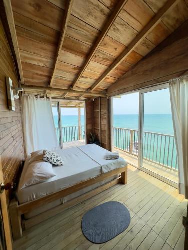 Hostel Santa Cruz del Islote in Isla Mucura