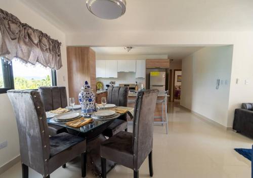 Beautiful New 3Bed Penthouse Pool Wi-Fi Beautiful New 3Bed Penthouse Pool Wi-Fi