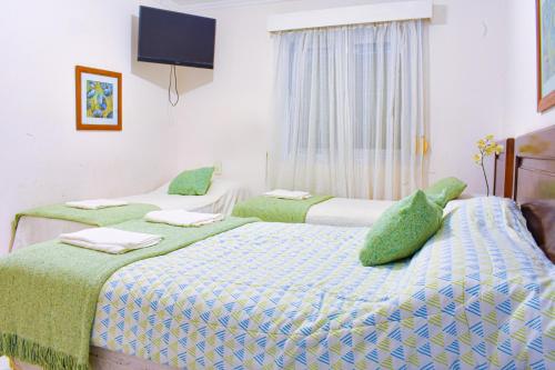 1 double bed, 1 twin bed
