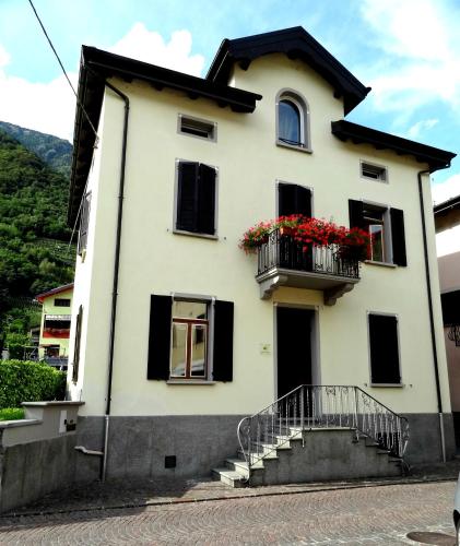  Villa Golden, Pension in Villa di Tirano