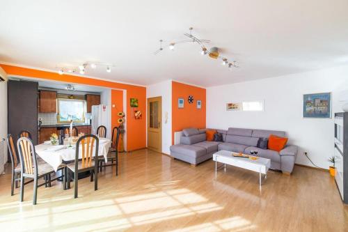 Four-Bedroom Holiday Home room in Holiday house with a swimming pool Kastel Stari Kastela - 22832