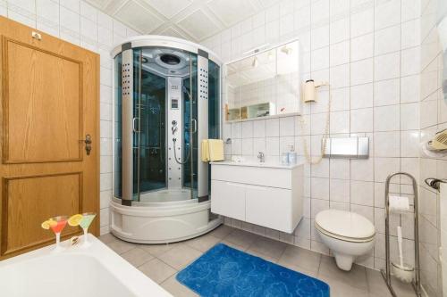 Four-Bedroom Holiday Home image 9