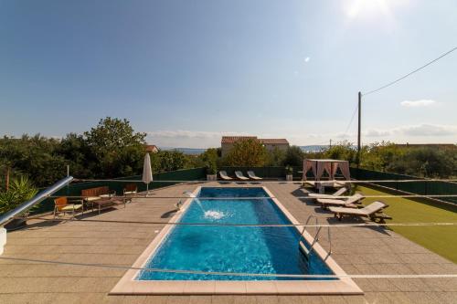 Four-Bedroom Holiday Home image 1