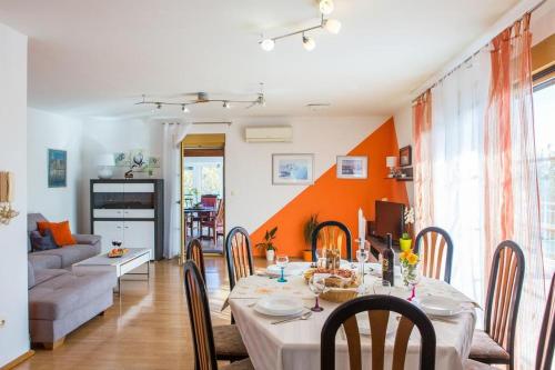 Four-Bedroom Holiday Home image 4