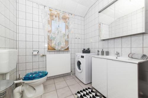 Four-Bedroom Holiday Home image 6