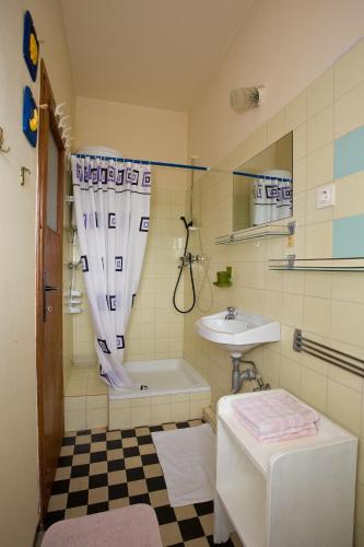 Apartment with Terrace and Sea View image 10