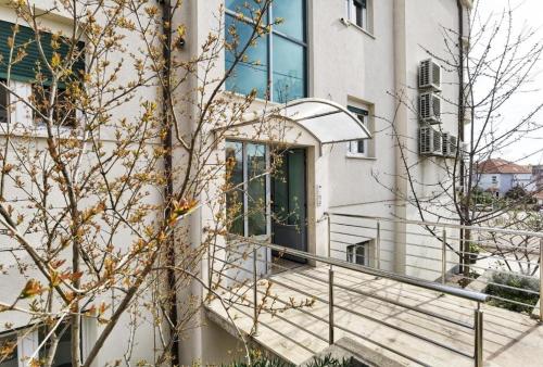 Apartments with a parking space Split - 22796