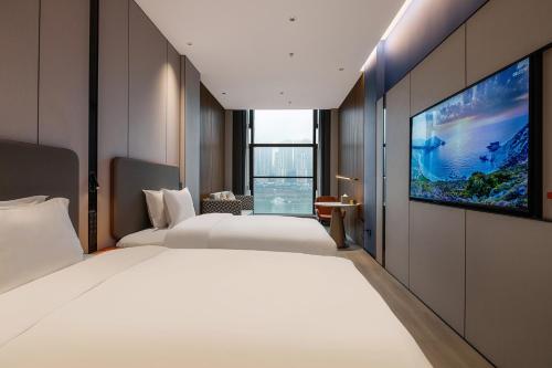 539185476 Holiday Inn Express Chongqing Nanbin Road by IHG