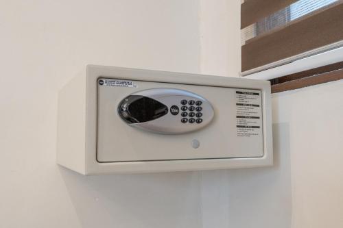 Twin Room image 6