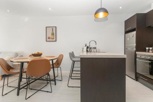 Feel at Home with Aircon, Pool, Gym, WiFi, Окленд (фото 3)